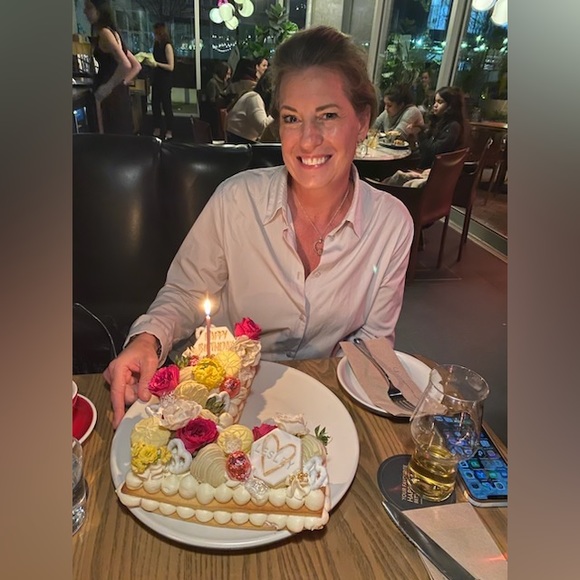 Meet your Posher, Lesley - Picture 1 of 1